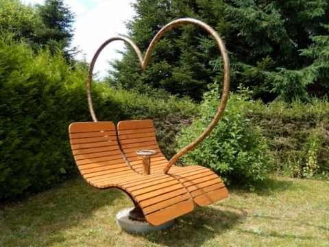 Himmelsliegen und Liegebänke, Waldsofa